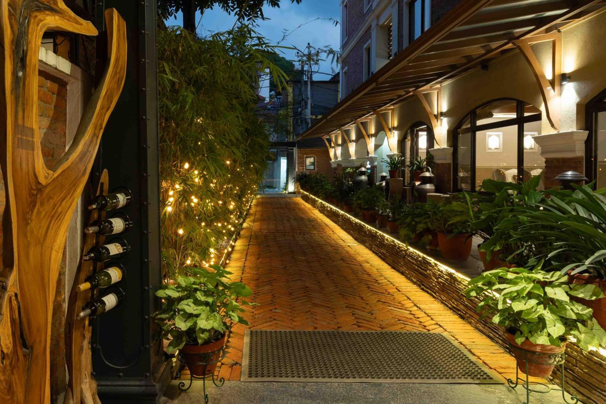 Nepali Ghar Hotel Kathmandu Buitenkant foto